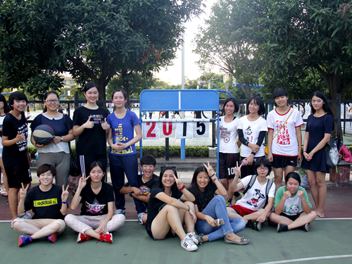 女篮冠军赛两队合影