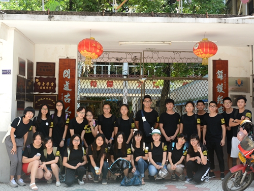 8月1日出发前的合影,为自己打气