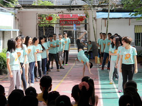 活力四射的队舞表演