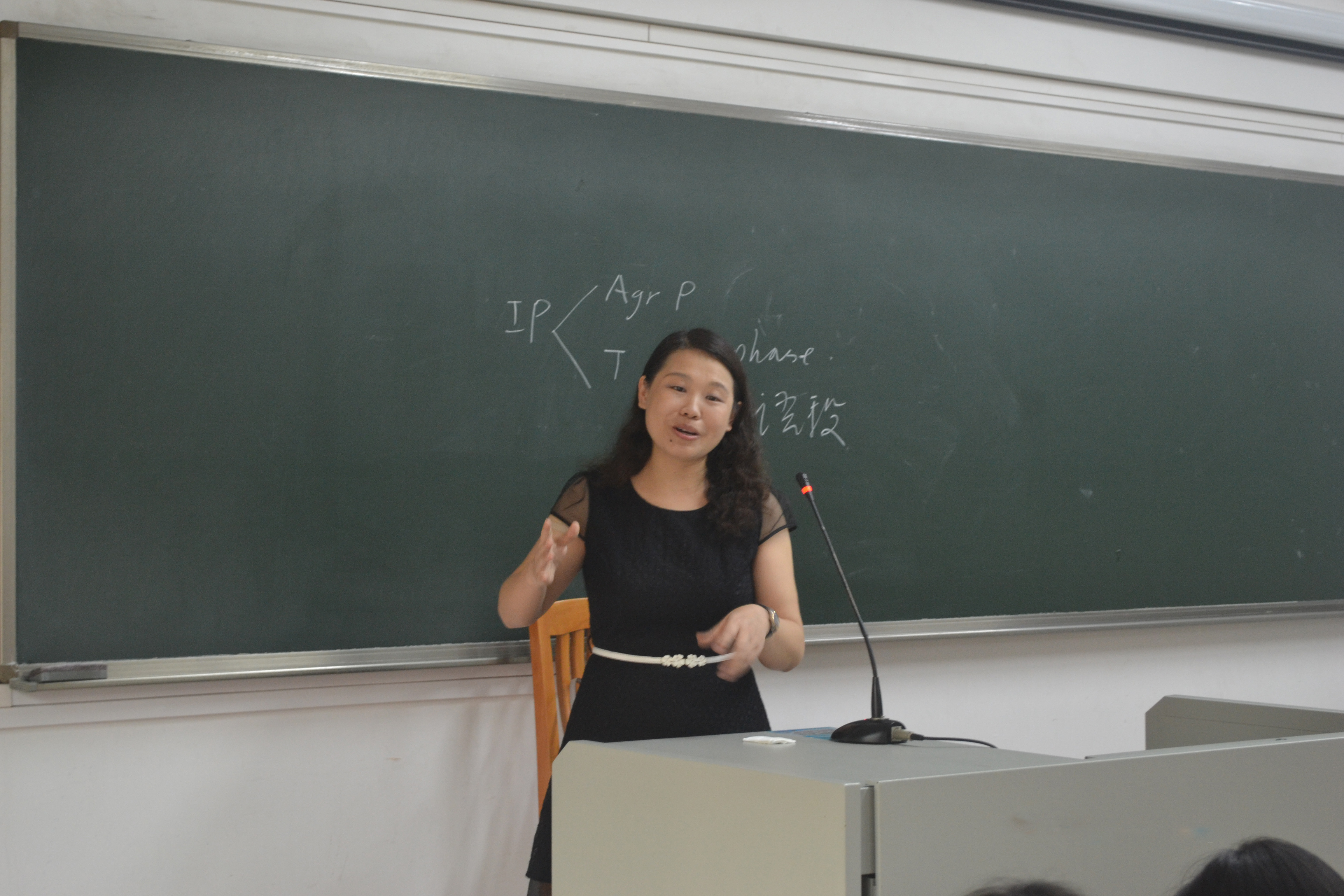 韩永红老师为法律英语专业学生进行专业介绍