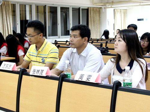 评委老师认真倾听