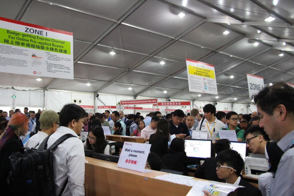 商英人有条不紊的接待客商