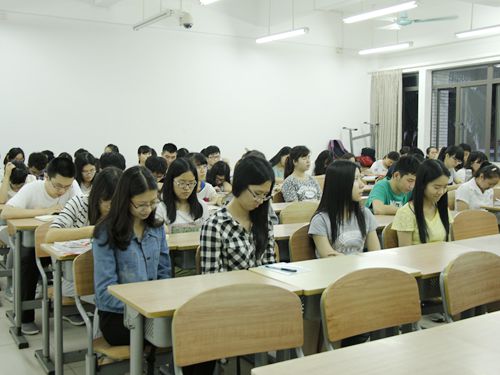 接受培训的同学们