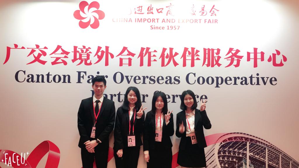 服务中心实习生合影