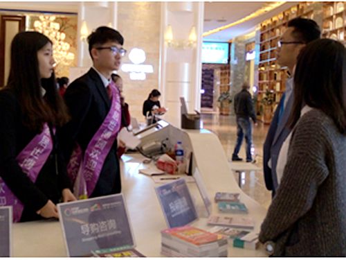 万老师询问同学们的工作情况