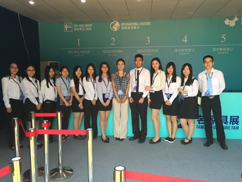 辅导员与馆员合照