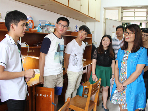 有努力帮助你们的师兄师姐这里 有着足够多的大神与达人