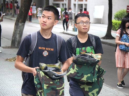 二教、六教、相思河以及 葱郁的白千层此时的你 是否感受到了广外的韵味