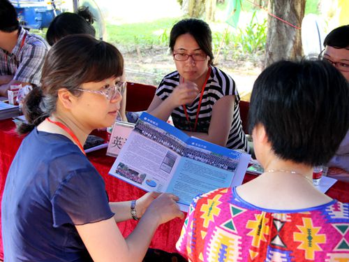 副院长彭玲玲为家长介绍我院