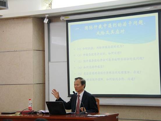 受我院法律英语系邀请,许光玉律师于11月20日下午在六教103讲堂做了一