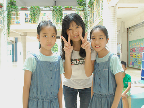 沈文斯和三B班的同学