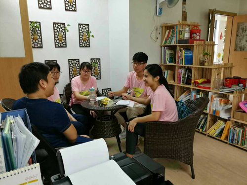 负责人向调研小组介绍基本情况