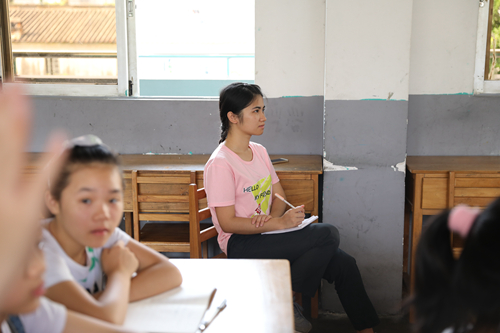 同样认真听讲的老师